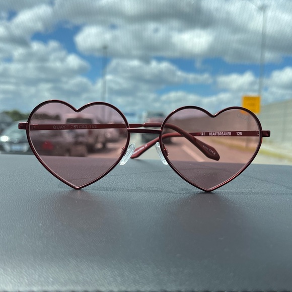 QUAY AUSTRALIA Heart Shape Heartbreaker Aviator Sunglasses - Picture 4 of 5